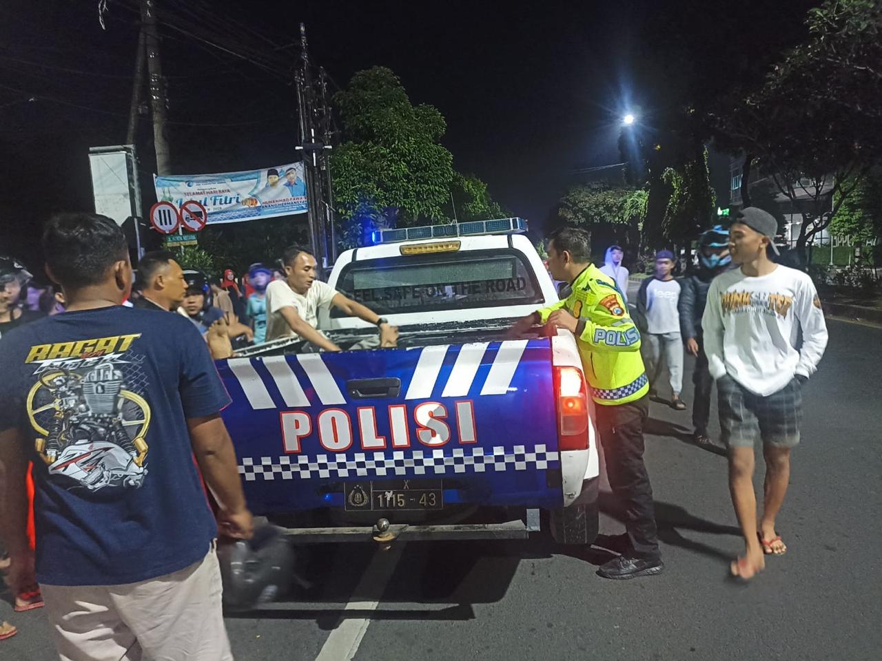 Polisi Jember Dibantu Warga Amankan ODGJ yang Membahayakan Masyarakat