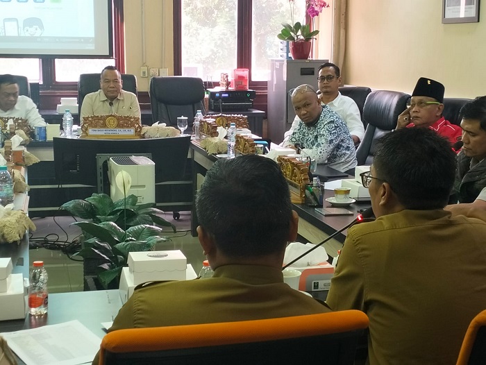 Ratusan Warga Surabaya Barat Mengadu ke DPRD Usai Program PTSL Gratis Batal