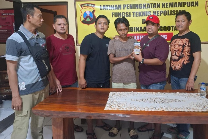 Warga Lumbang Dikecrek Main Judol di Warkop
