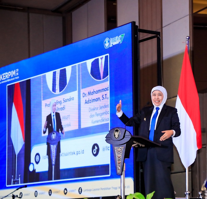 Gubernur Khofifah Dorong Satu Keluarga Miliki Satu Sarjana