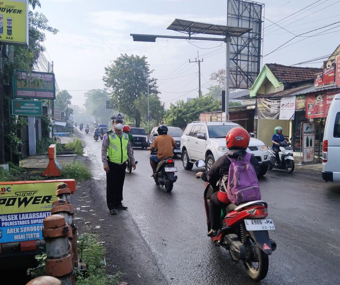 Polsek Lakarsantri Jamin Keamanan Arus Lalu Lintas