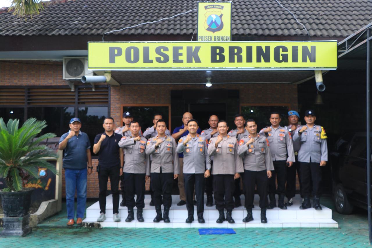 Kunjungan Kerja ke Polsek Bringin, Kapolres Ngawi Tekankan Pelayanan dan Kebersihan Lingkungan 