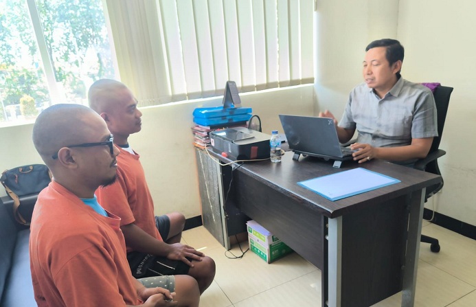 Samarkan Sabu di dalam Bungkus Permen, 2 Pengedar SS Diamankan Satreskoba Polres Gresik