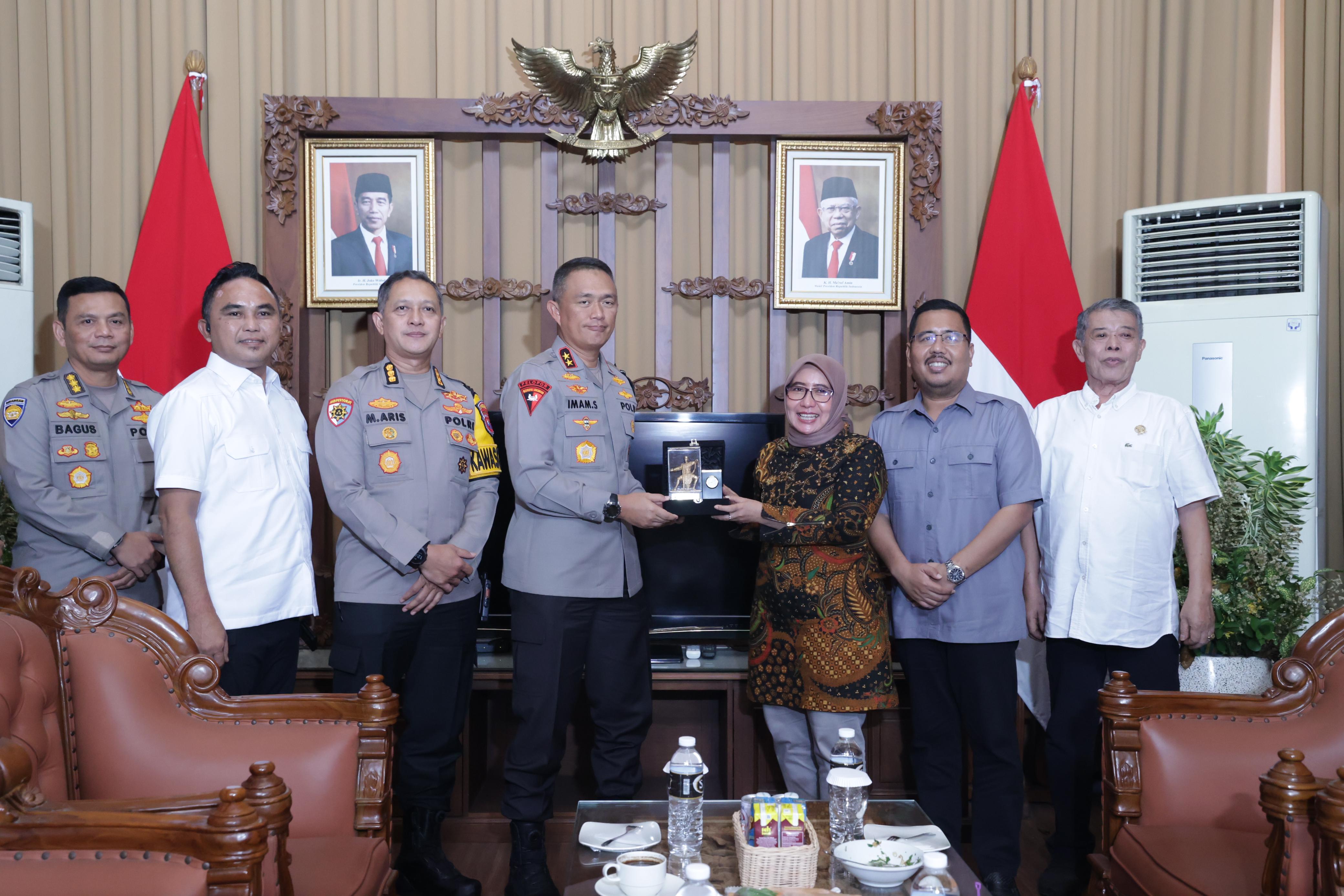 Wujudkan Pemilu Damai, Kapolda Jatim Kunjungi Kantor DPRD Jawa Timur