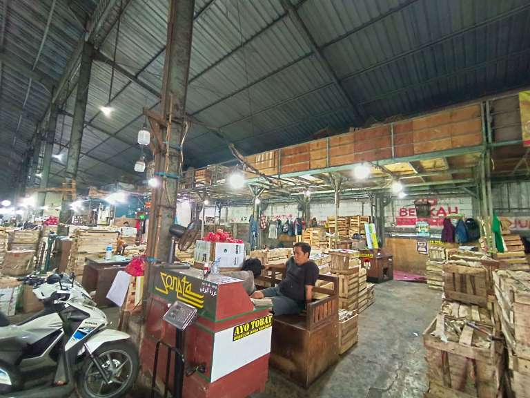Pedagang Buah Nyaman di Pasar Tanjungsari 77 Surabaya: Lokasi Strategis, Ekonomi Sudah Berjalan