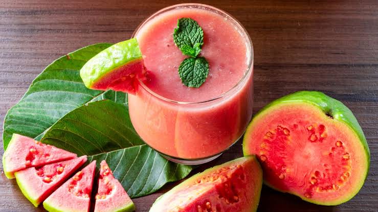 Selain Enak! Berikut 10 Khasiat Jambu Merah untuk Kesehatan Tubuh