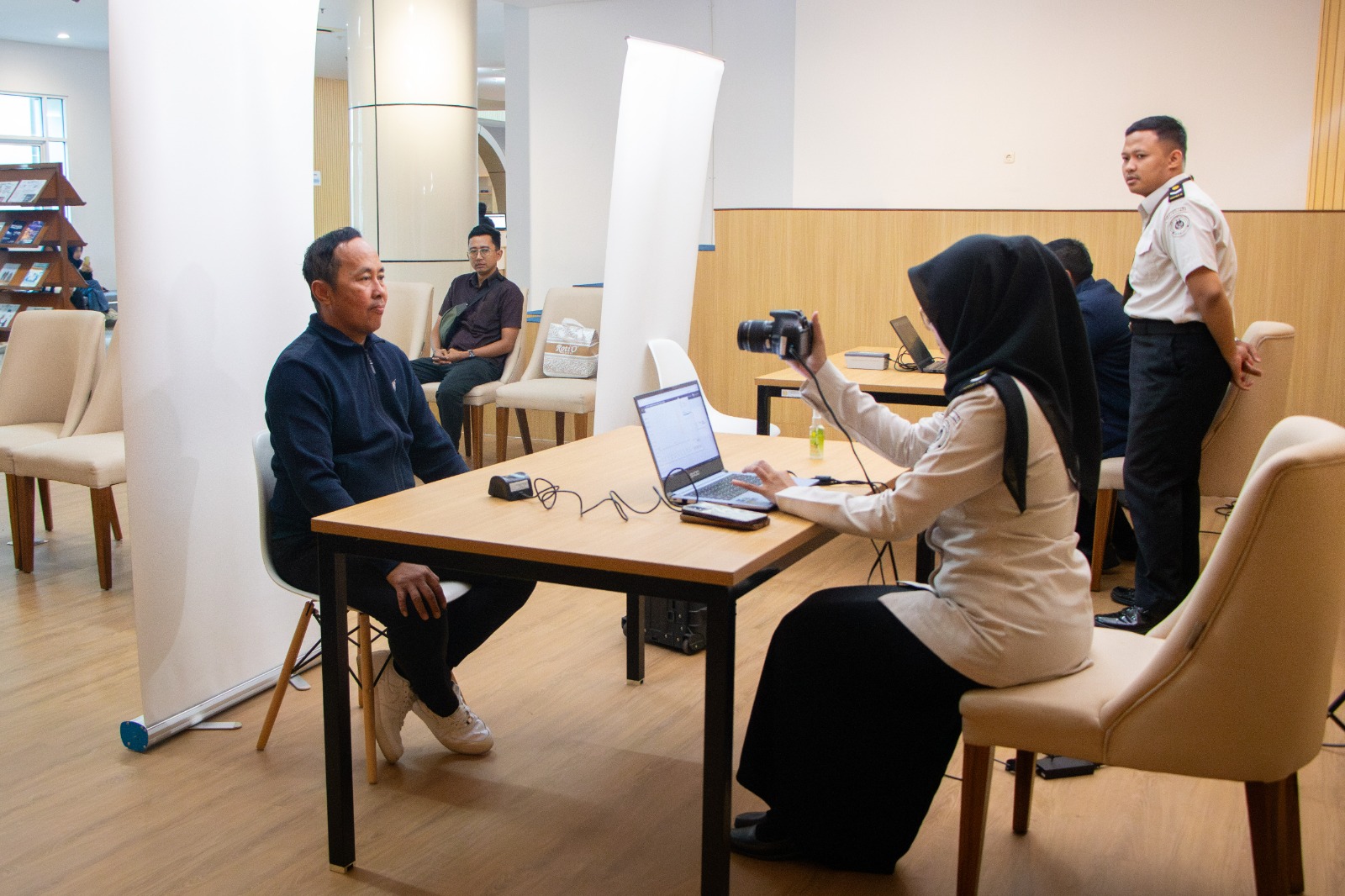 Imigrasi Tanjung Perak Hadirkan Layanan Eazy Paspor di Kampus Unesa