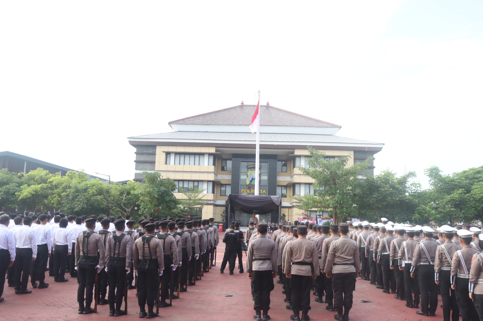 Upacara Hari Kesadaran Nasional, Wakapolresta Sidoarjo Tekankan Profesionalisme Personel