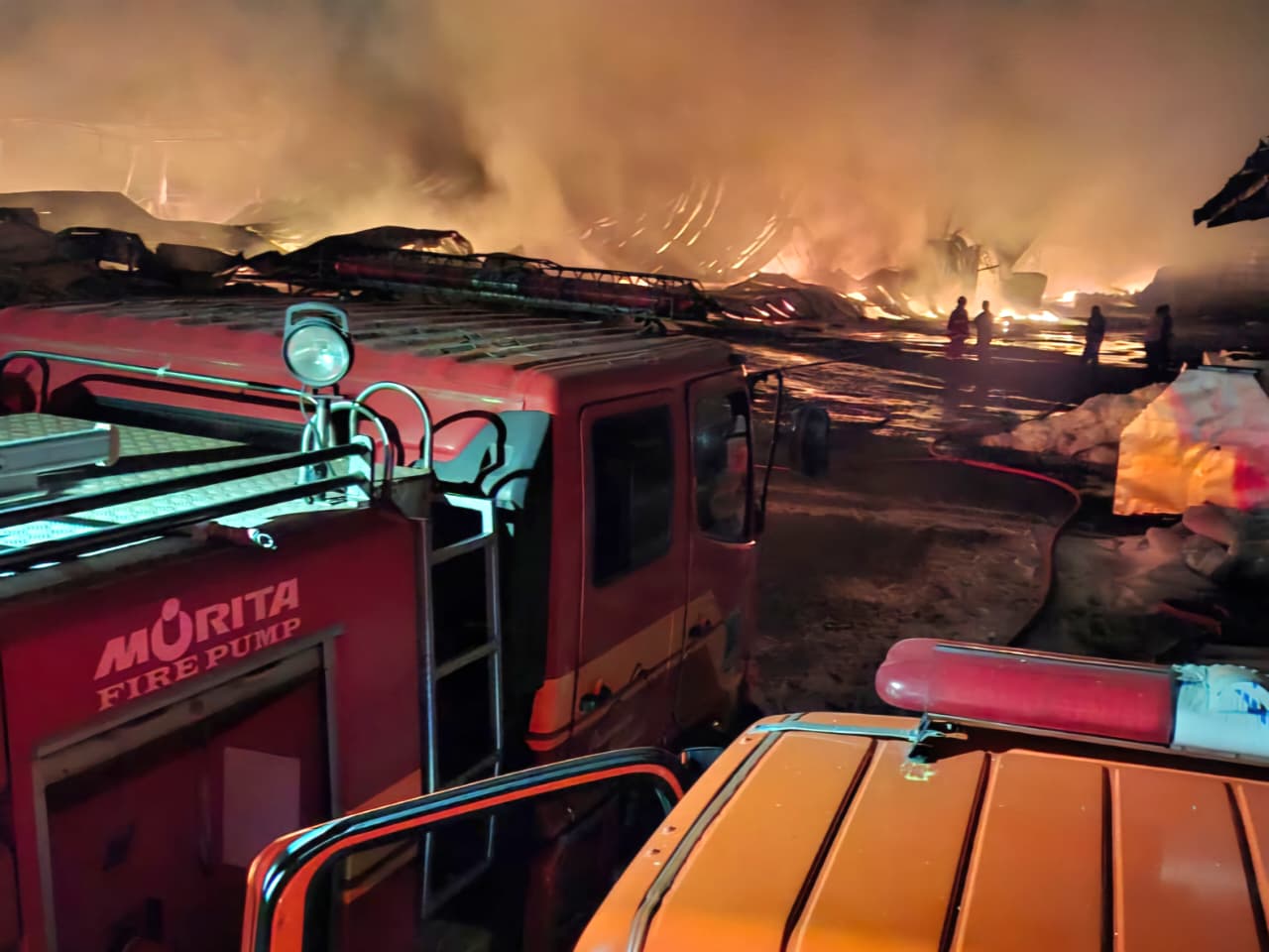 Gudang Pabrik Plastik Terbakar, Warga Perumahan Panik