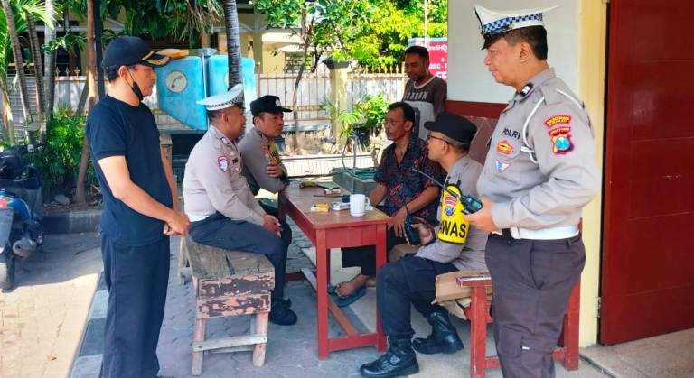 Polsek Wonocolo Gencarkan Patroli Dialogis, Perkuat Keamanan Pemukiman Sidoaermo Indah Surabaya