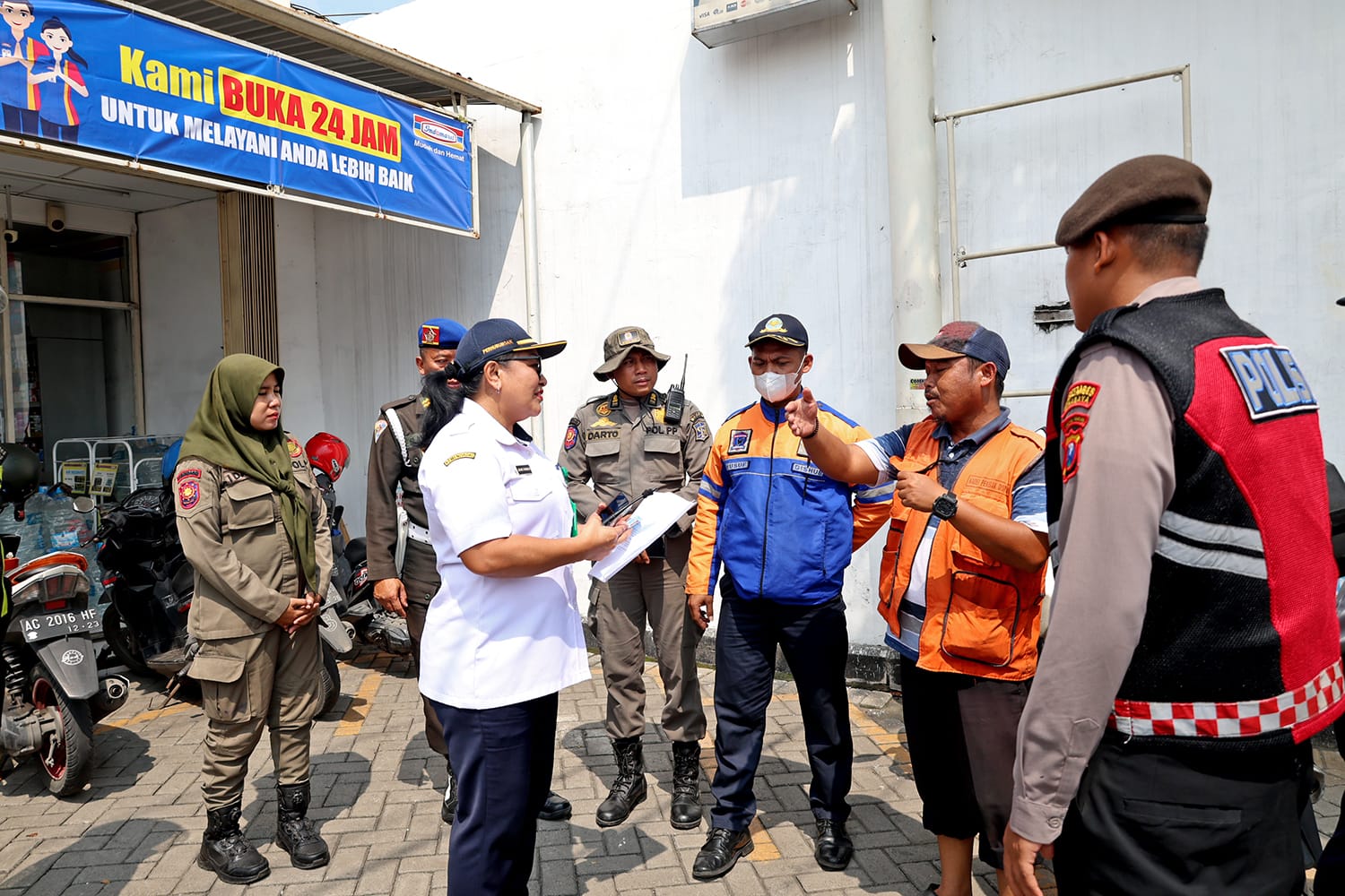 Resahkan Masyarakat, Dishub Kota Surabaya Tindak Tegas Jukir Liar di Toko Modern