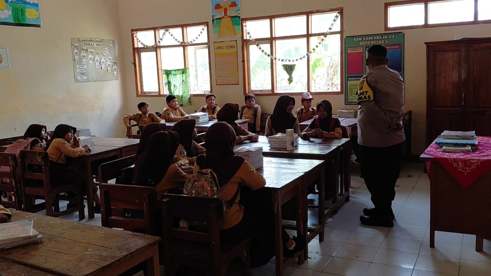 Viral! Diduga Lakukan Kekerasan, Kepala Sekolah di Jember Dicopot dan Dimutasi