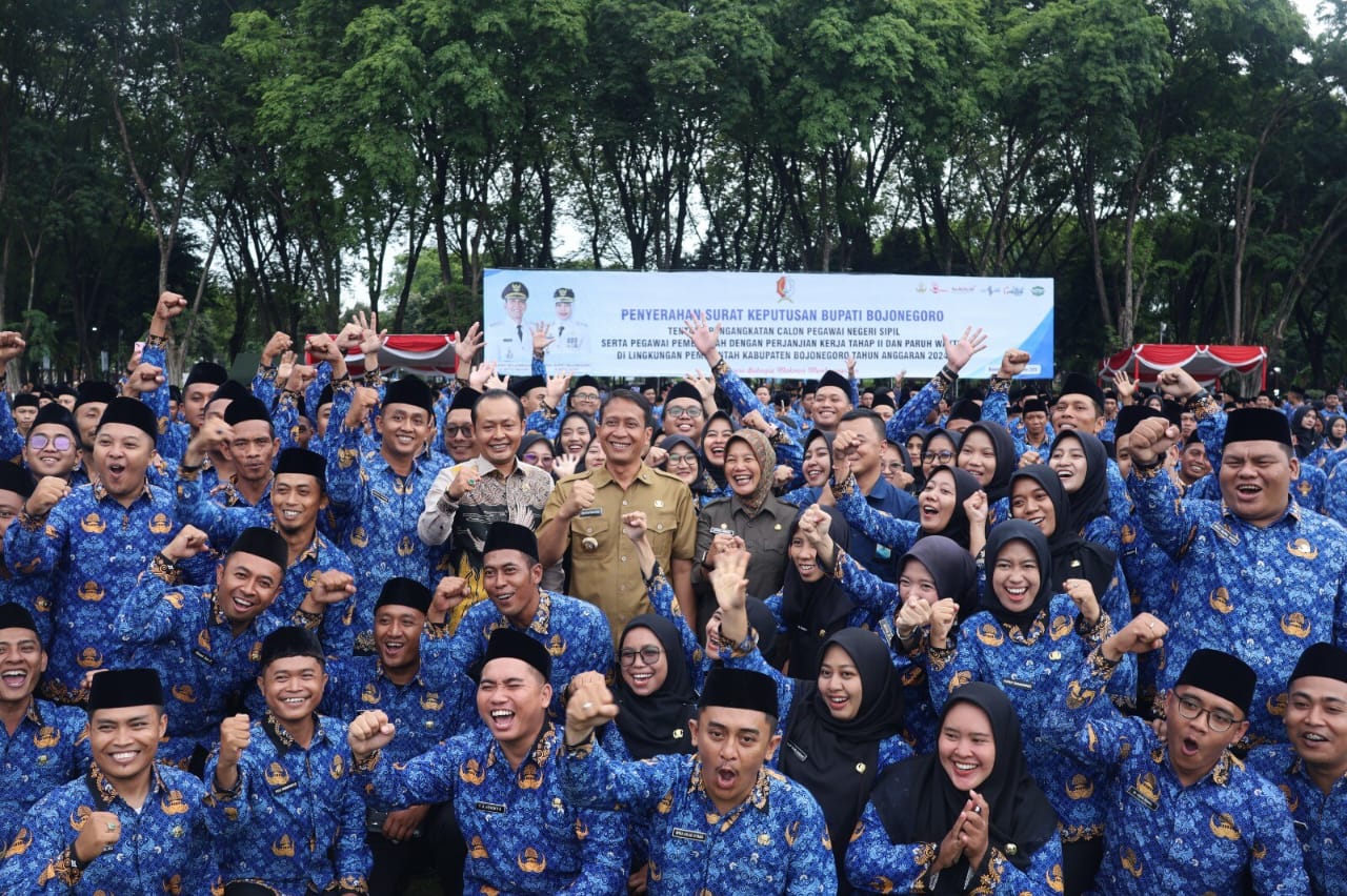 Pemkab Bojonegoro Resmi Serahkan SK kepada 1.430 CPNS dan PPPK