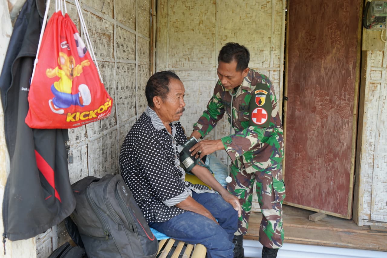 Satgas TMMD Kodim 0827/Sumenep Cek Kesehatan Warga Desa Mandala
