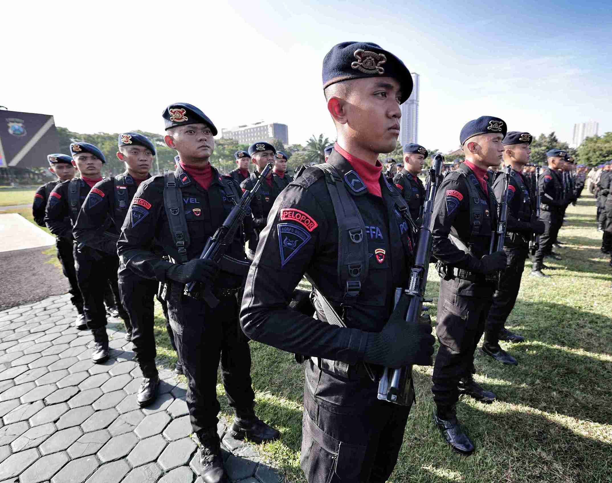 Anggota Brimob Polda Jatim Diganjar Penghargaan KPLB dari Kapolri