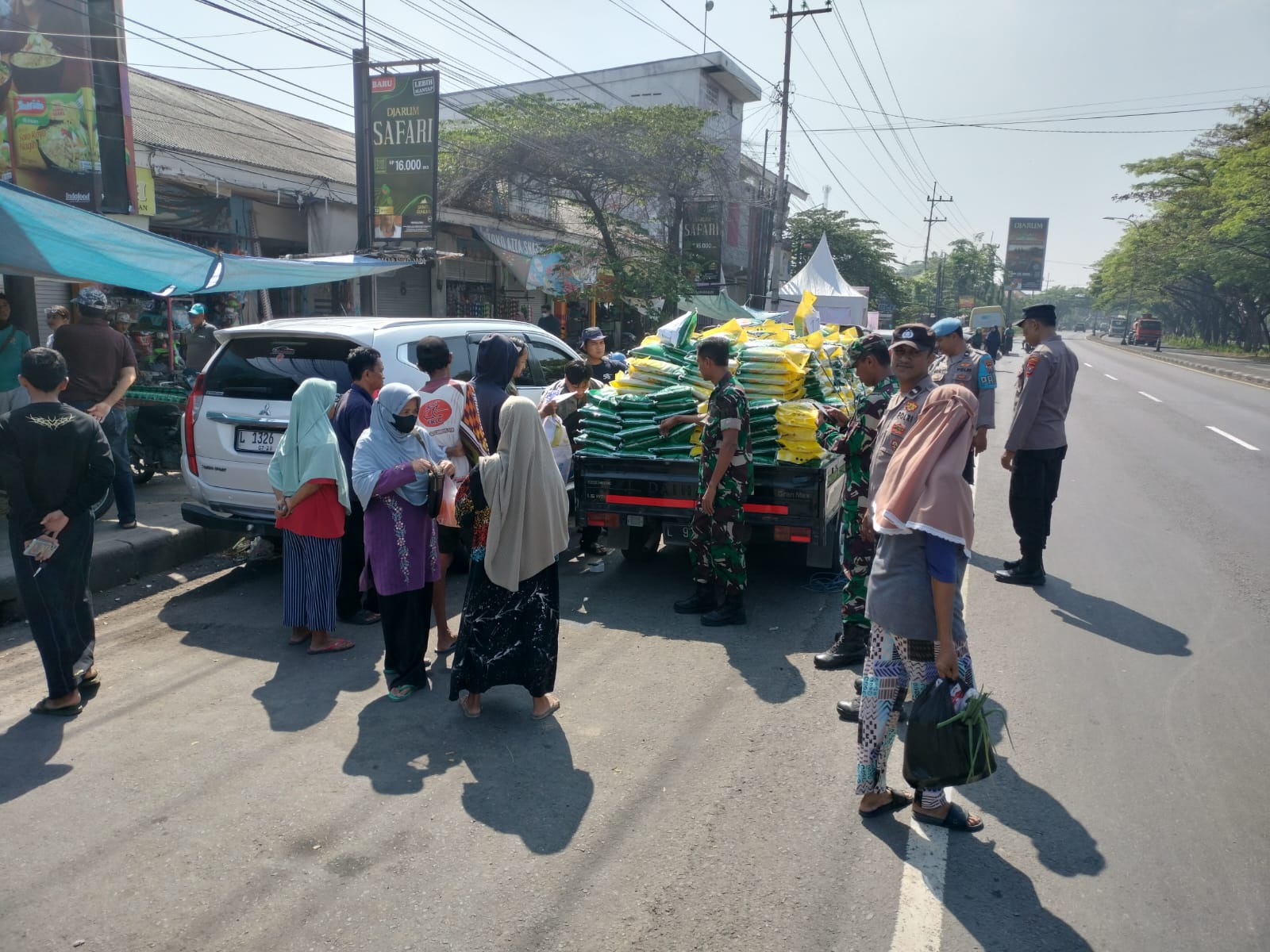 Bazar Gerakan Pangan Murah, Polres Lamongan Salurkan 27 Ton Beras