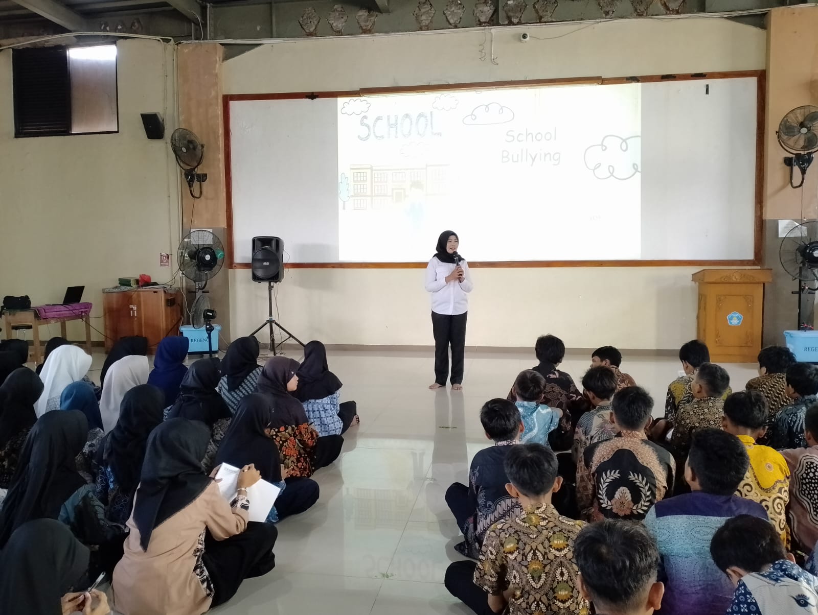 Polisi Sosialisasi Antibullying di SMP Al Islam Krian