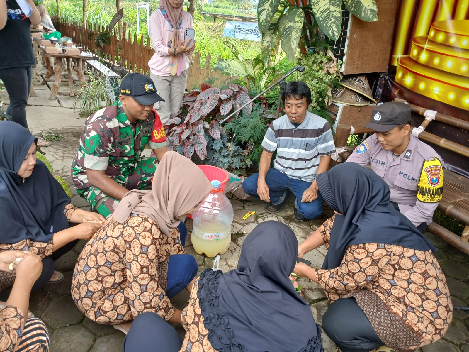 Dukung Asta Cita, Kapolsek Bumiaji Gelar Edukasi Pekarangan Pangan Lestari