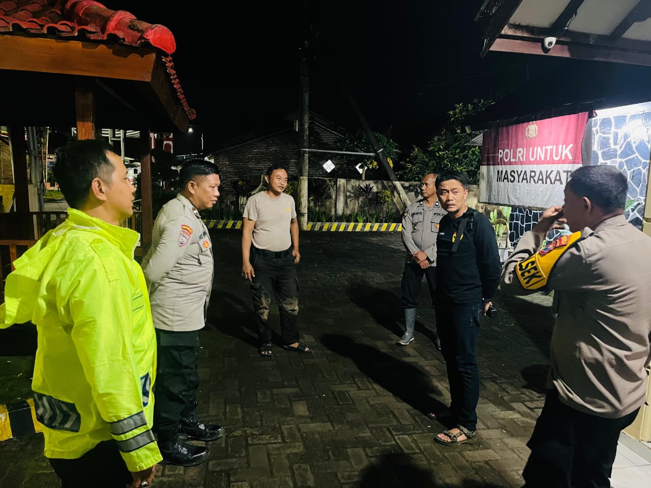 Respons Cepat Banjir Panti, Polres Jember Instruksikan Personel Siaga 24 Jam