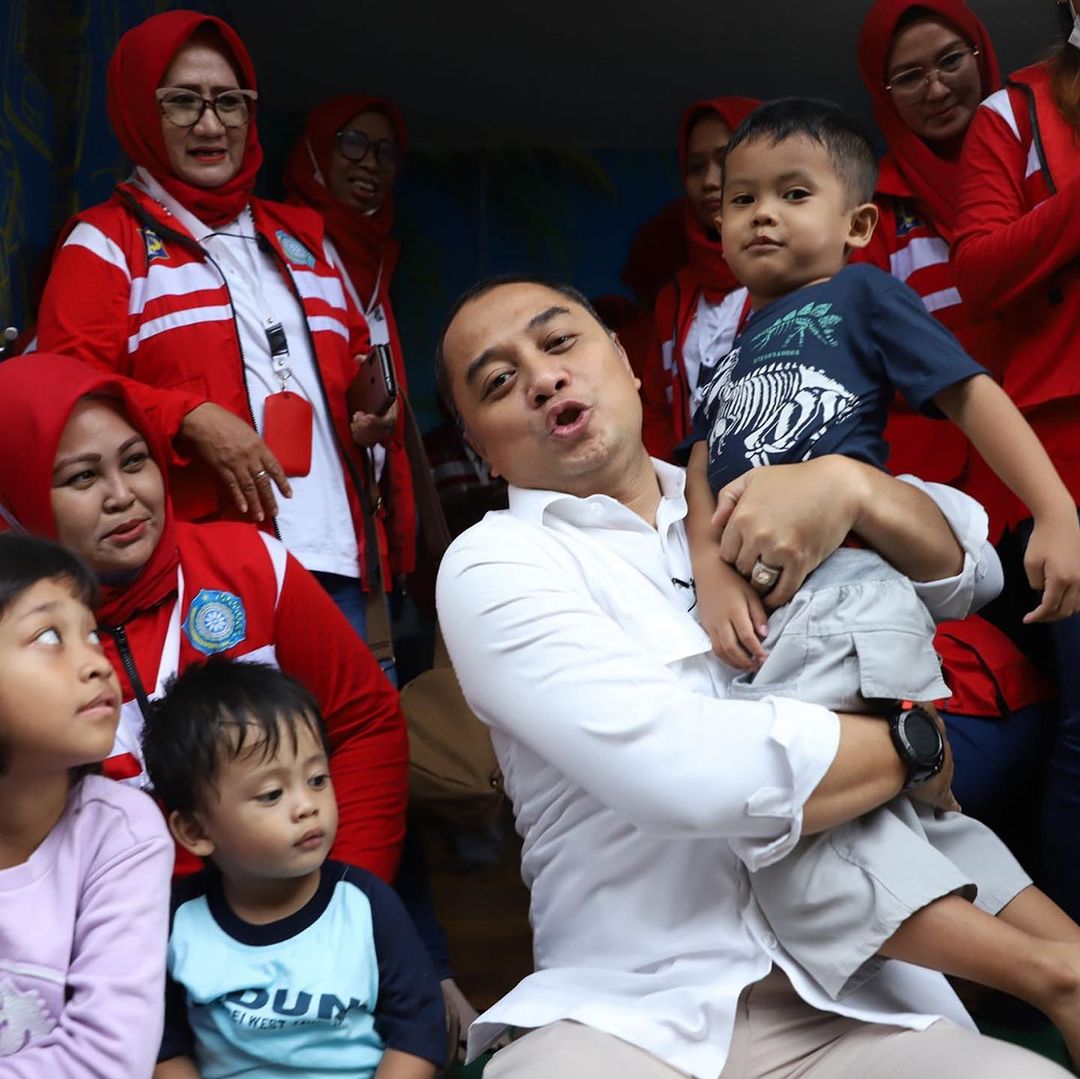 Wujudkan Mimpi Generasi Penerus Surabaya: Program Satu Keluarga Satu Sarjana