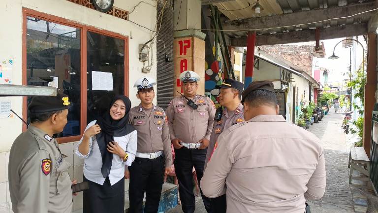 Polsek Wonocolo Gencarkan Patroli Dialogis di Bendul Merisi Surabaya Jaga Keamanan Pemukiman