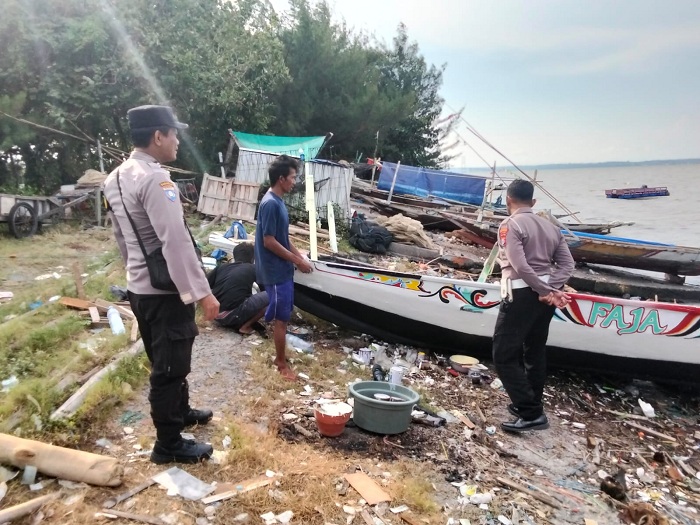  Antisipasi Cuaca Ekstrem, Polsek Kenjeran Gencarkan Patroli di Pantai Kejawan Lor