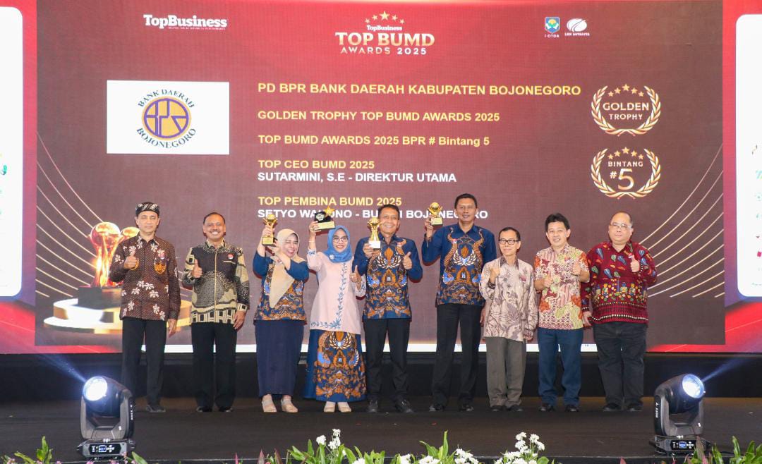 Raih TOP BUMD Awards 2025 BPR Bintang 5, Bupati Bojonegoro Diganjar Penghargaan TOP Pembina BUMD