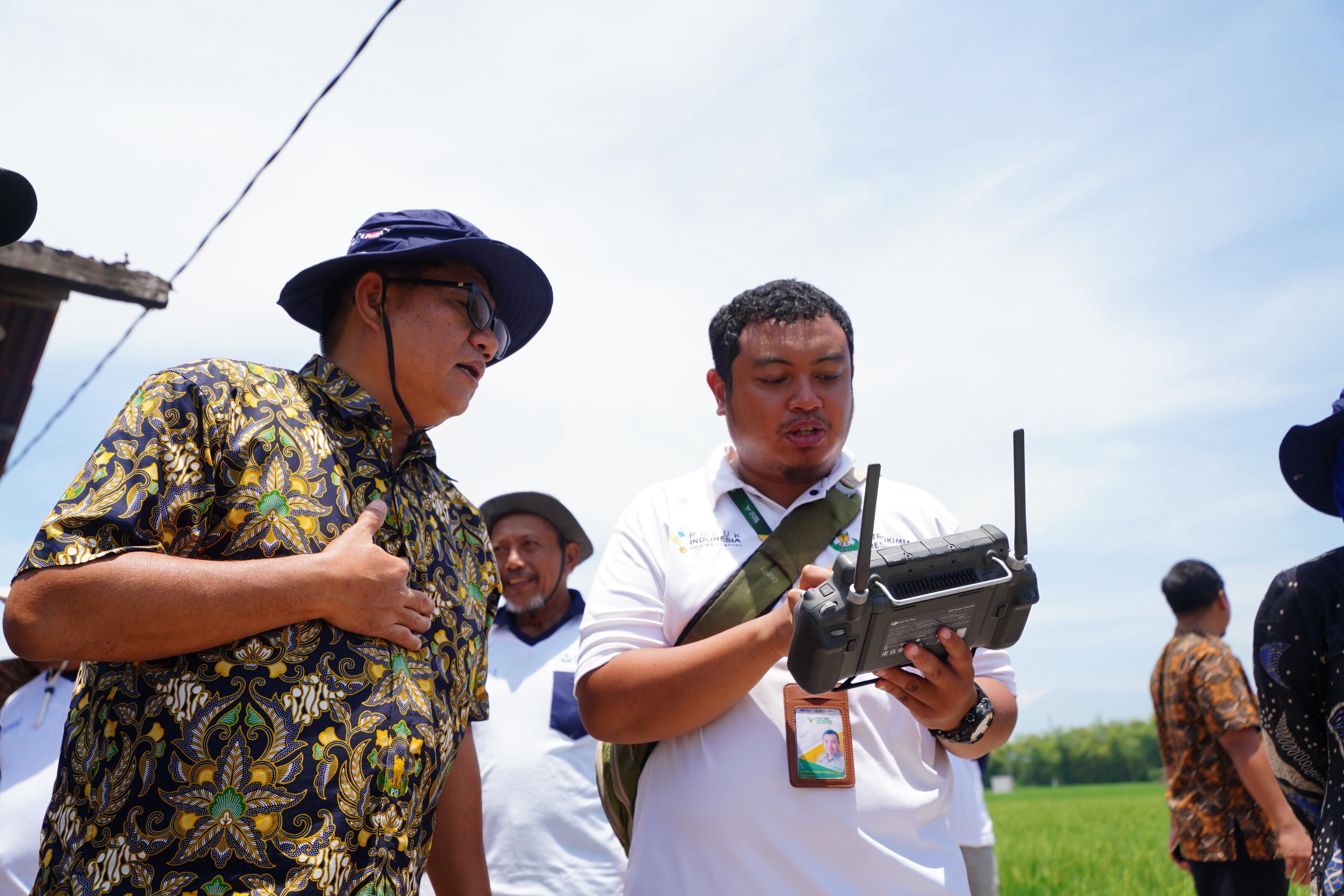 Masuk Musim Tanam Okmar, Dirut Petrokimia Gresik Blusukan Tinjau Pertanian di Sejumlah Daerah