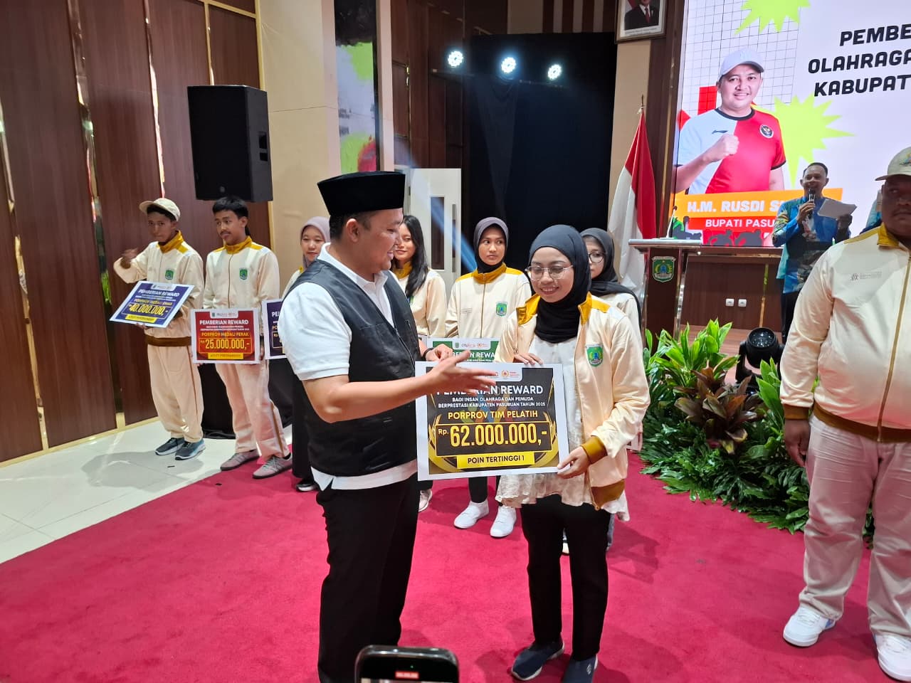 Ratusan Atlet dan Pelatih Berprestasi Diguyur Reward Rp 3,5 Miliar