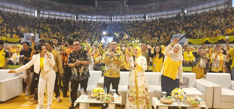 Ribuan Relawan Gemparkan DBL dalam Silaturahmi Akbar Adies Kadir