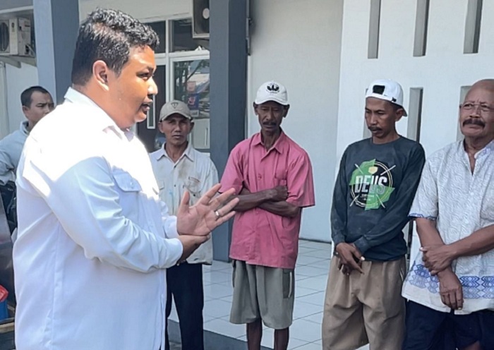 Puluhan Pedagang Gresik PPI Geruduk Kecamatan Krembangan, Minta Jualan Hingga Pukul 10.00