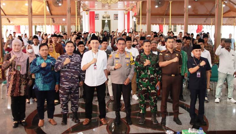 Jelang Pilkades Serentak Tahap III, Kapolres Bangkalan Apresiasi Deklarasi Damai 14 Cakades 