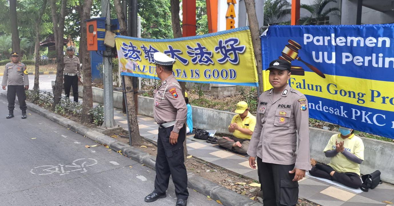 Polsek Sawahan Amankan Aksi Damai Falun Gong Falun Dafa