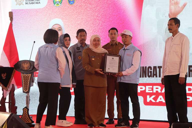 Gubernur dan Kakanwil Kemenkum Jatim Resmikan 328 Koperasi Merah Putih di Tuban