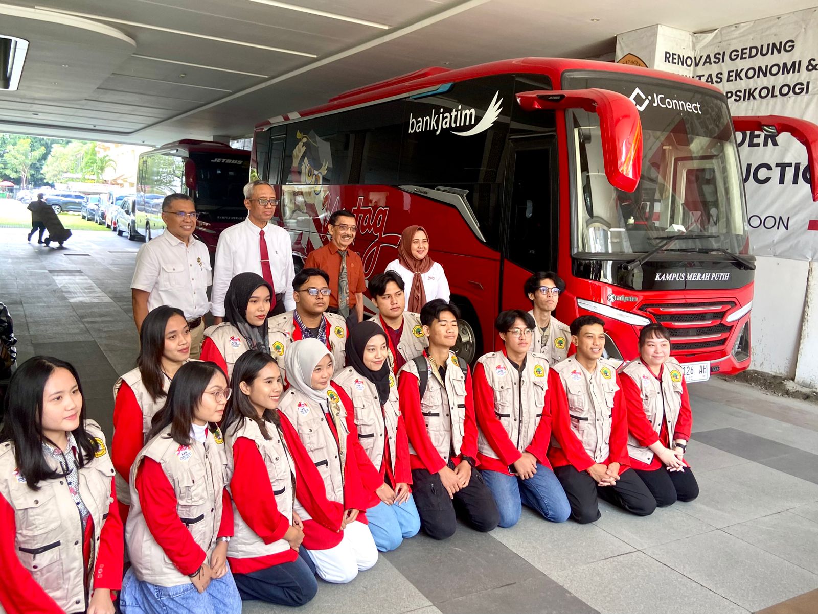 Untag Surabaya Terjunkan Relawan Mahasiswa Kawal Mudik Lebaran 2026