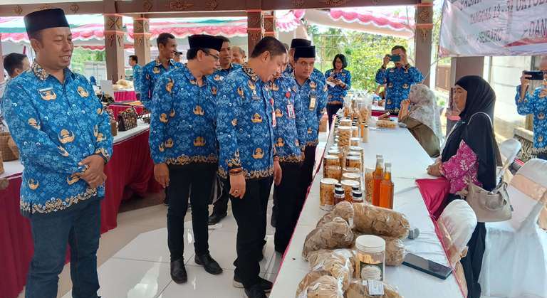 Pasar Murah di Sumawe Kabupaten Malang: Tingkatkan Daya Beli Produk IKM, Warga Diberi Voucher