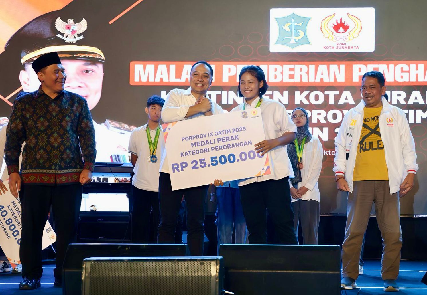Pemkot Surabaya Guyur Bonus Rp42,7 Miliar untuk Atlet Porprov Jatim 2025