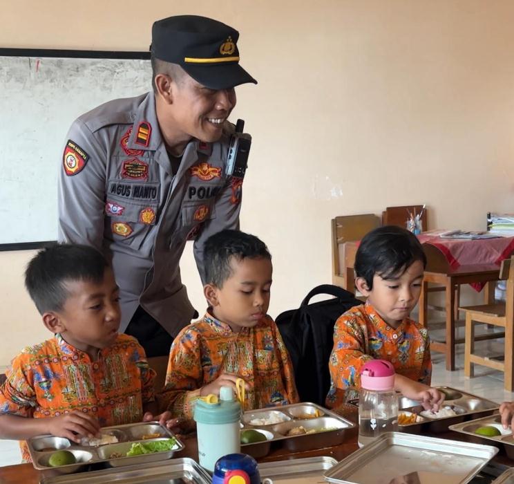 SPPG 2 Polres Magetan Salurkan Makanan Bergizi untuk 1.013 Siswa di Kecamatan Poncol