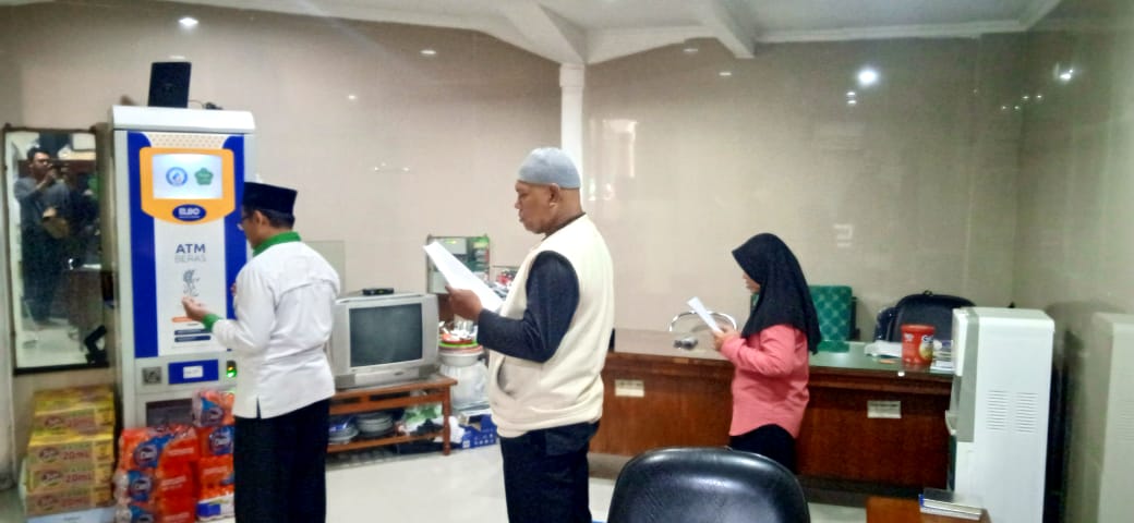 Melihat Lebih Dekat Proses Belajar Mualaf di Masjid Rahmat Kembang Kuning saat Ramadan