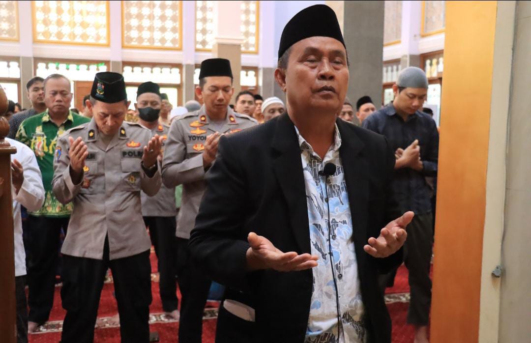 Polres Bojonegoro Gelar Salat Gaib untuk Korban Bencana di Aceh, Sumut dan Sumbar