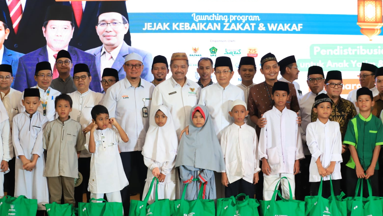 Kemenag Salurkan Bantuan untuk Anak Yatim dan Penyandang Disabilitas