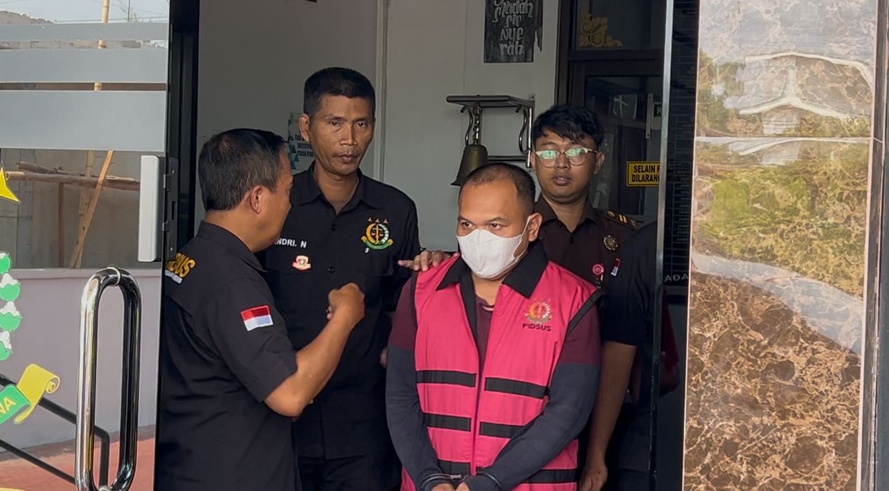 Buron Korupsi 13 Tahun Ditangkap di Surabaya saat Jadi Sopir Grab