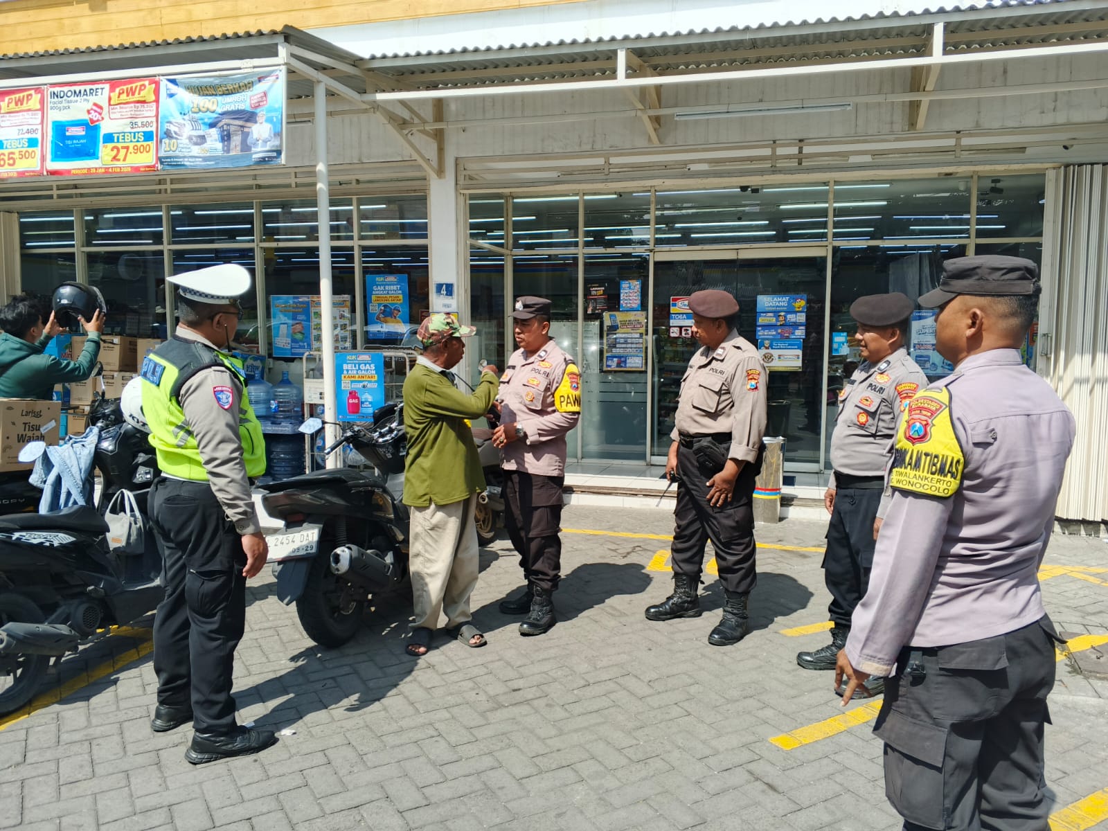 Persempit Ruang Gerak Kriminalitas, Polsek Wonocolo Intensifkan Patroli Dialogis di Titik Vital