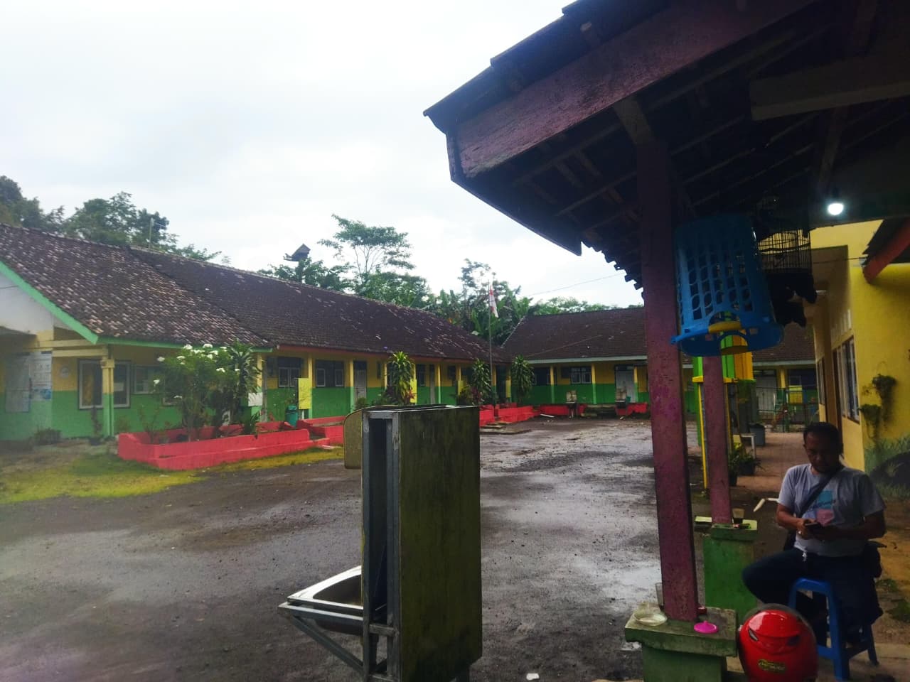 Emosi Uang Mahar Hilang, Guru SD di Jember Paksa Murid Buka Baju Berujung Mutasi