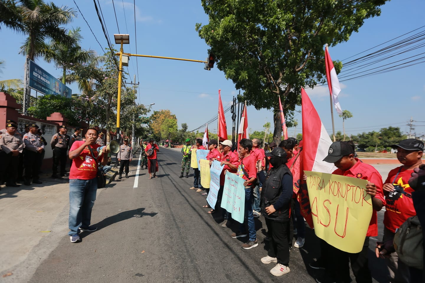 SBMR Geruduk DPRD Kota Madiun, Desak RUU Perampasan Aset Segera Disahkan