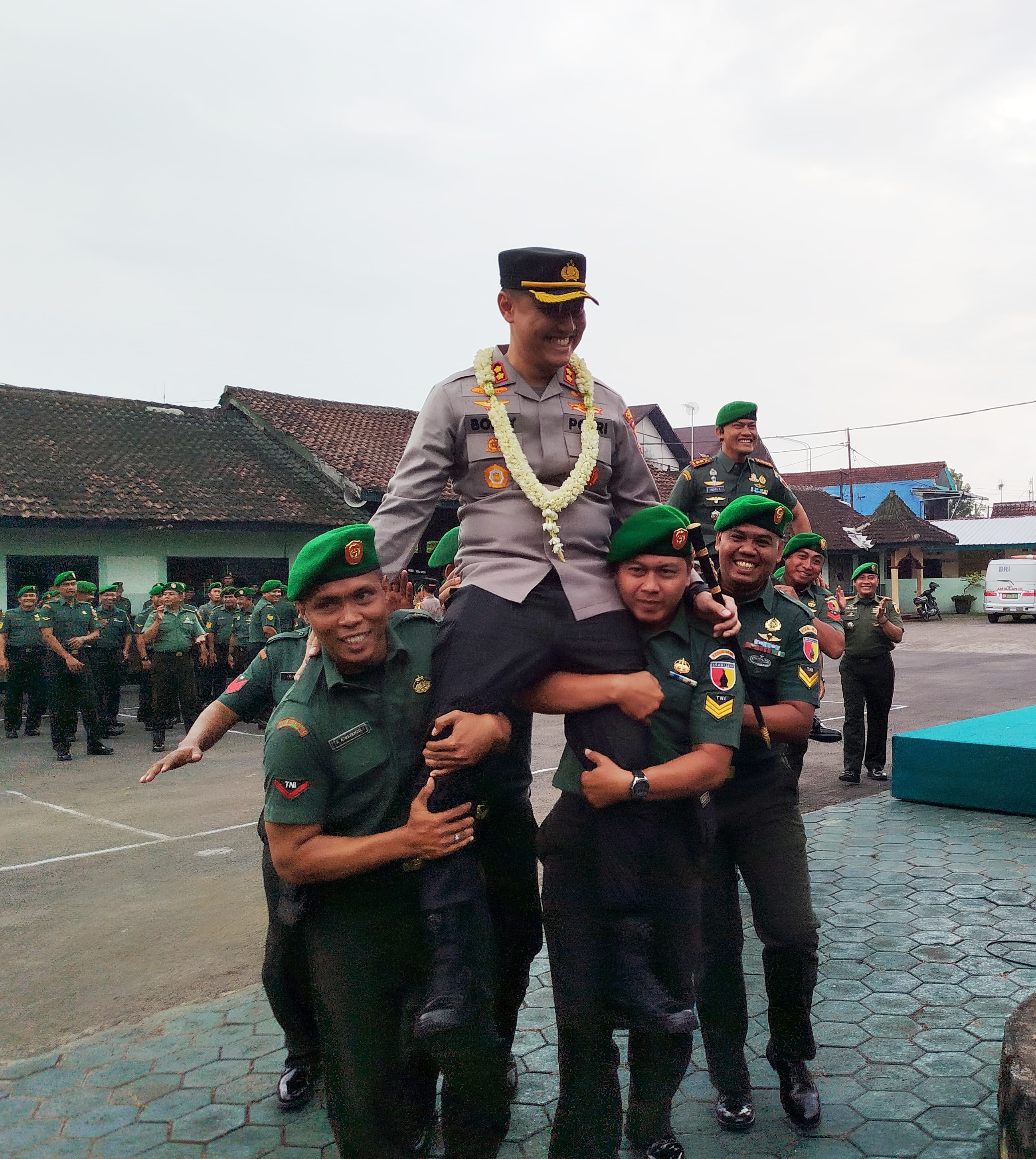 Jaga Soliditas, Polri dan TNI Jember Gelar Tradisi Penyambutan dan Pelepasan Kapolres Baru
