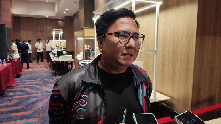 Eri Cahyadi-Armuji Resmi Menang Pilwali Surabaya 2024, Raih Suara Tertinggi Sepanjang Sejarah