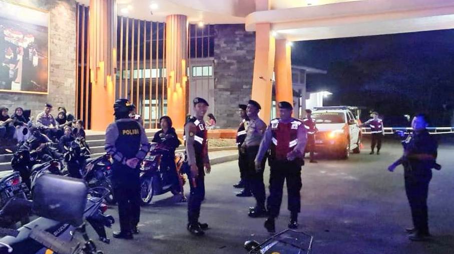 Antisipasi Bandit 3C dan Begal Motor, Polsek Kamal Intensifkan Patroli Malam di Area Kampus UTM Bangkalan