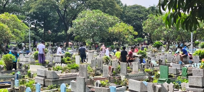 Jelang Ramadan, Makam di Jalan Demak Surabaya Mulai Dipadati Peziarah