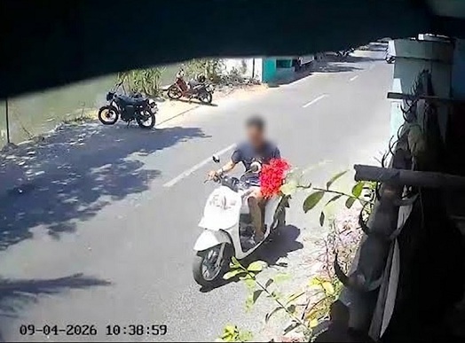 Jelang Salat Jumat, Maling Gondol Scoopy di Warkop Asemrowo Surabaya